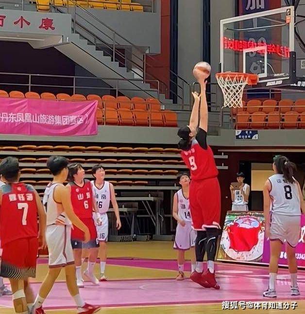 上轮曼联0-0战平利物浦，坎布瓦拉第一次进入曼联一线队名单，不过没有出场。